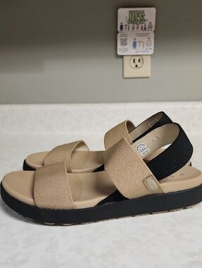 Keen Beige and Black Strappy Slide Sandals womens 9.5 number 721